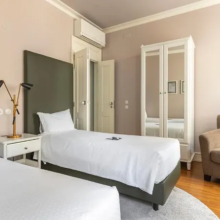Appartement Plum Guide - Pen & Parchment *
